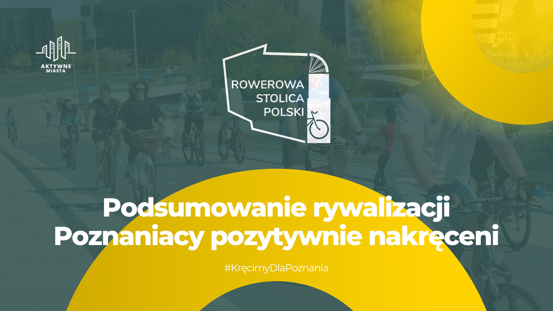Zielona ulica 27 Grudnia i jadący rowerzyści
