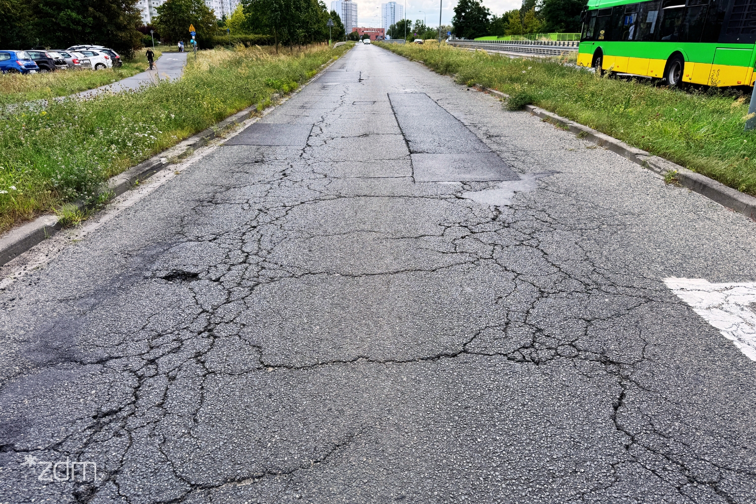 Zniszczona nawierzchnia ul. Szeligowskiego