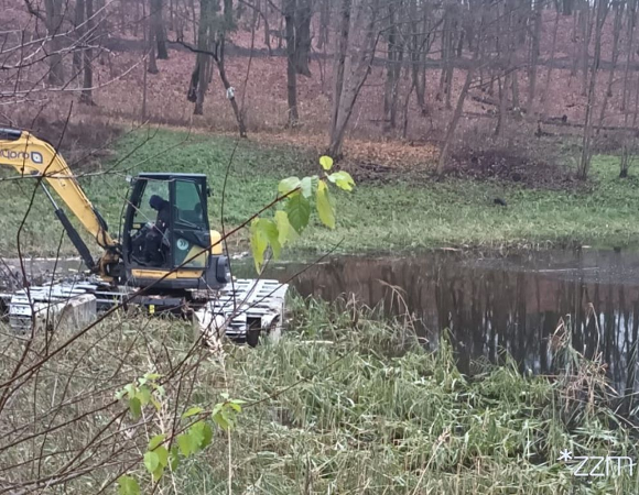 Czyszczenie stawu w Parku nad Wartą