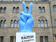 Imieniny Ulicy Św. Marcin: przed Zamkiem stanęła rzeźba "Razem w pandemii"