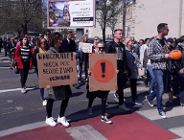 Manifestacja nauczycieli i uczniów
