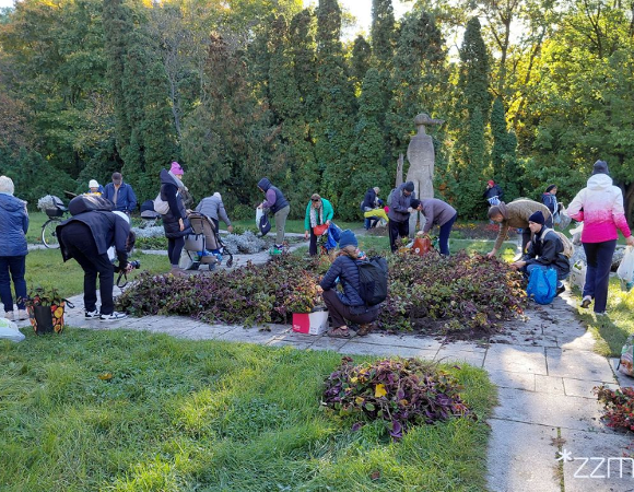 Na Cytadeli odbyła się akcja "Daj kwiatom drugie życie", podczas której wiele roślin z letnich kwietników znalazło nowe domy