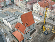 Na Starym Rynku badania archeologiczne i selekcja kostki