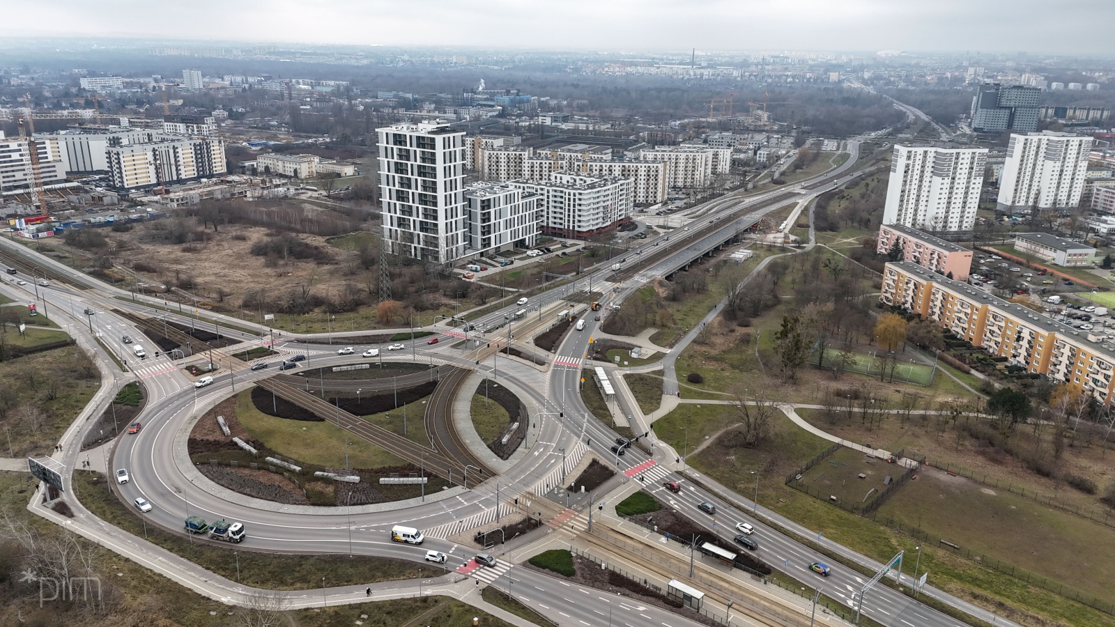 Na zdjęciu duże rondo widziane z lotu ptaka