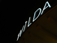Neon powrócił na Wildę