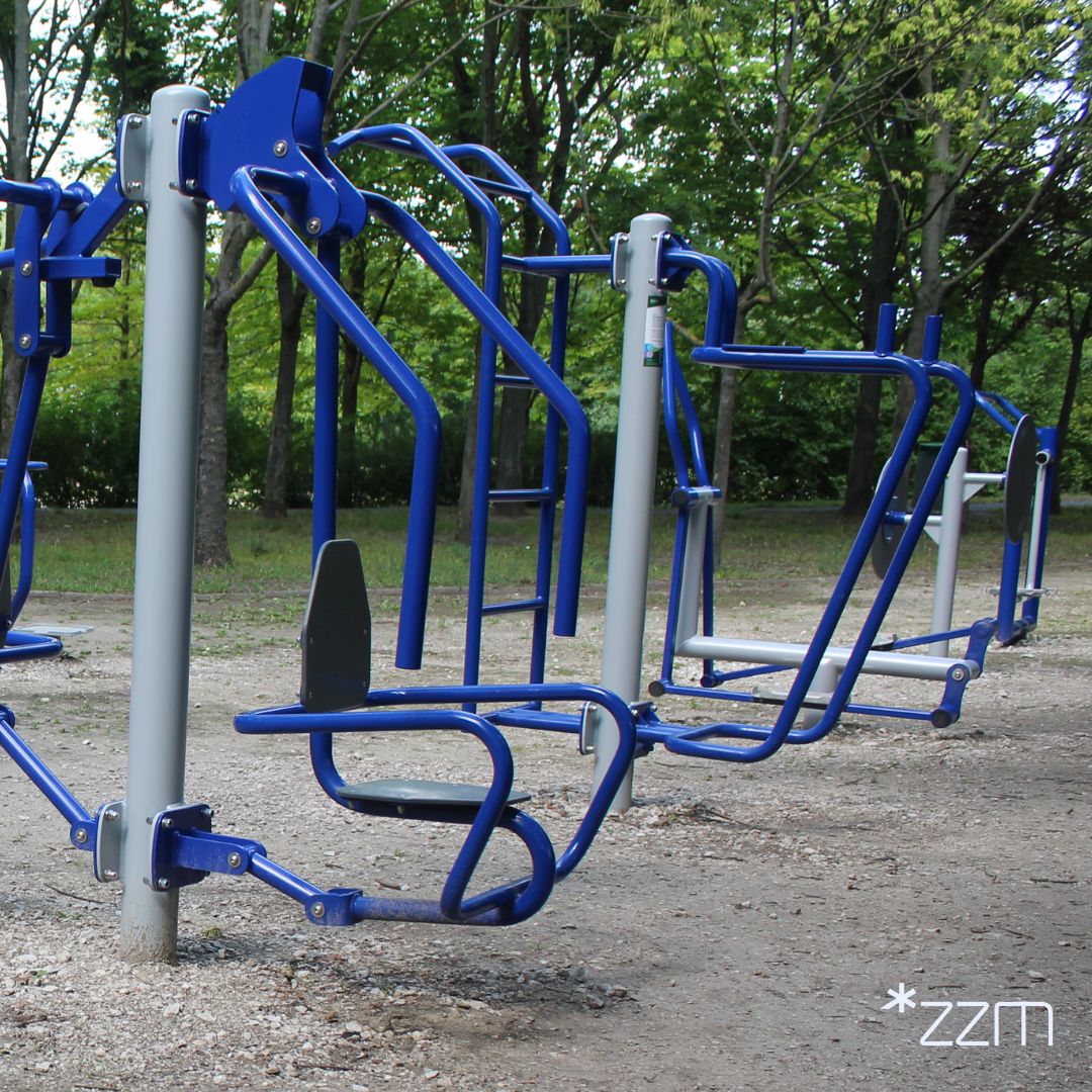 Nowa siłownia zewnętrzna znajduje się w Parku na os. Armii Krajowej na Ratajach Nowa siłownia zewnętrzna znajduje się w Parku na os. Armii Krajowej na Ratajach