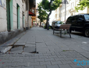 Nowy chodnik i zieleń na ul. Małeckiego