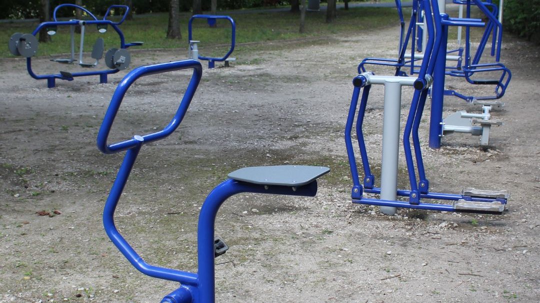 Nowa siłownia zewnętrzna znajduje się w Parku na os. Armii Krajowej na Ratajach
