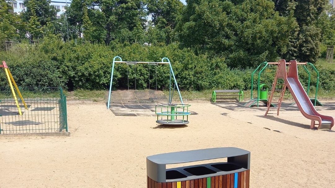 Park Gagarina ma blisko 3 hektary powierzchni. Znajdują się w nim plac zabaw oraz siłownia zewnętrzna - fot. Julia Zemła/ZZM