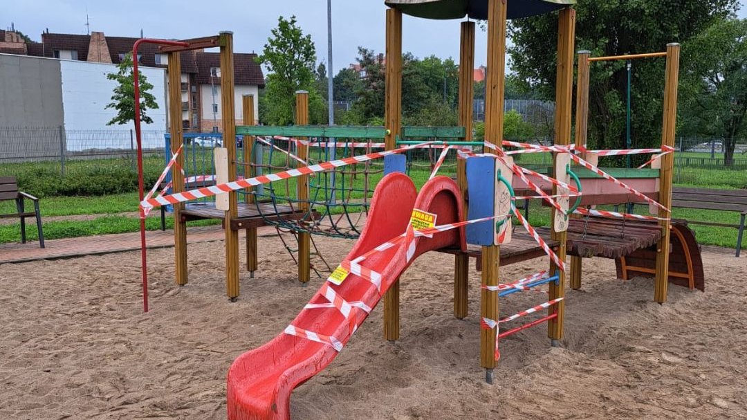 Plac zabaw przy pętli Zawady czasowo zamknięty - priorytetem bezpieczeństwo dzieci. Niebawem ogłoszony zostanie przetarg na zakup i montaż nowych urządzeń