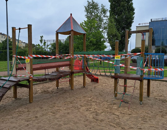 Plac zabaw przy pętli Zawady czasowo zamknięty - priorytetem bezpieczeństwo dzieci. Niebawem ogłoszony zostanie przetarg na zakup i montaż nowych urządzeń