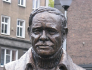 Pod pomnikiem mistrza