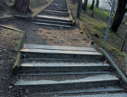 Remont schodów w pobliżu pomnika Armii Poznań