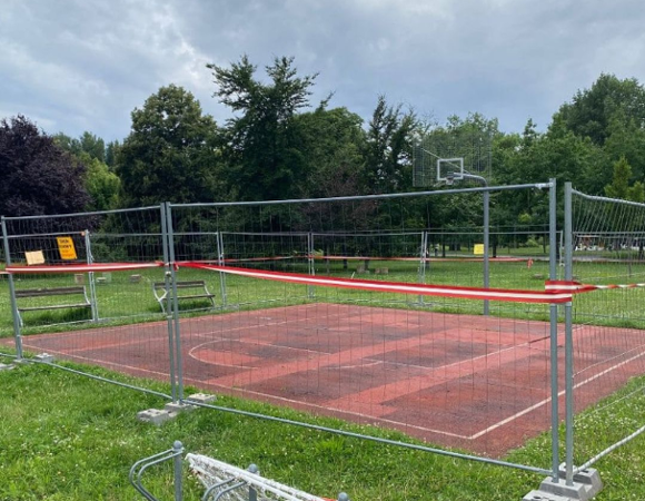 Rozpoczęły się prace modernizacyjne na boisku do mini koszykówki ulicznej na Wildzie