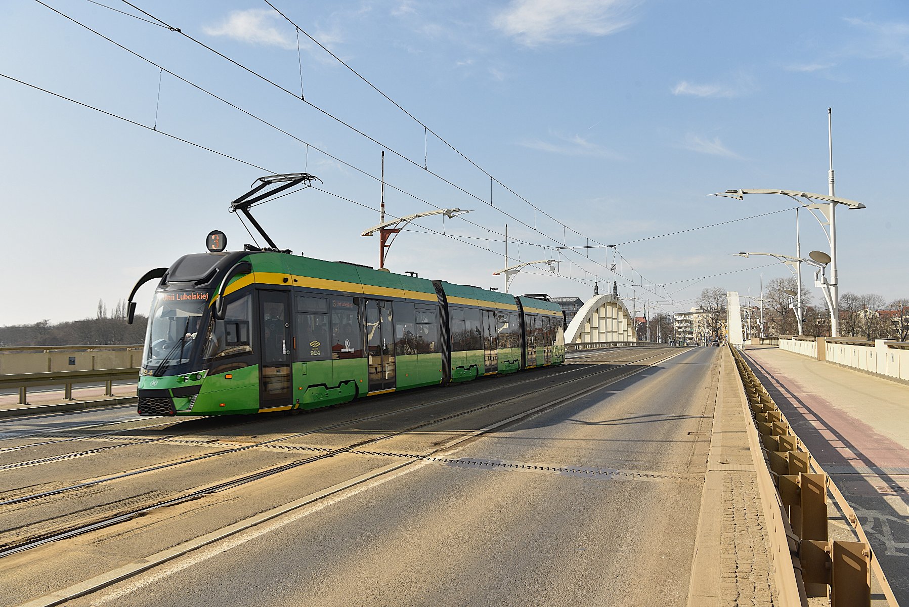 Tramwaj linii nr 3 na moście św. Rocha