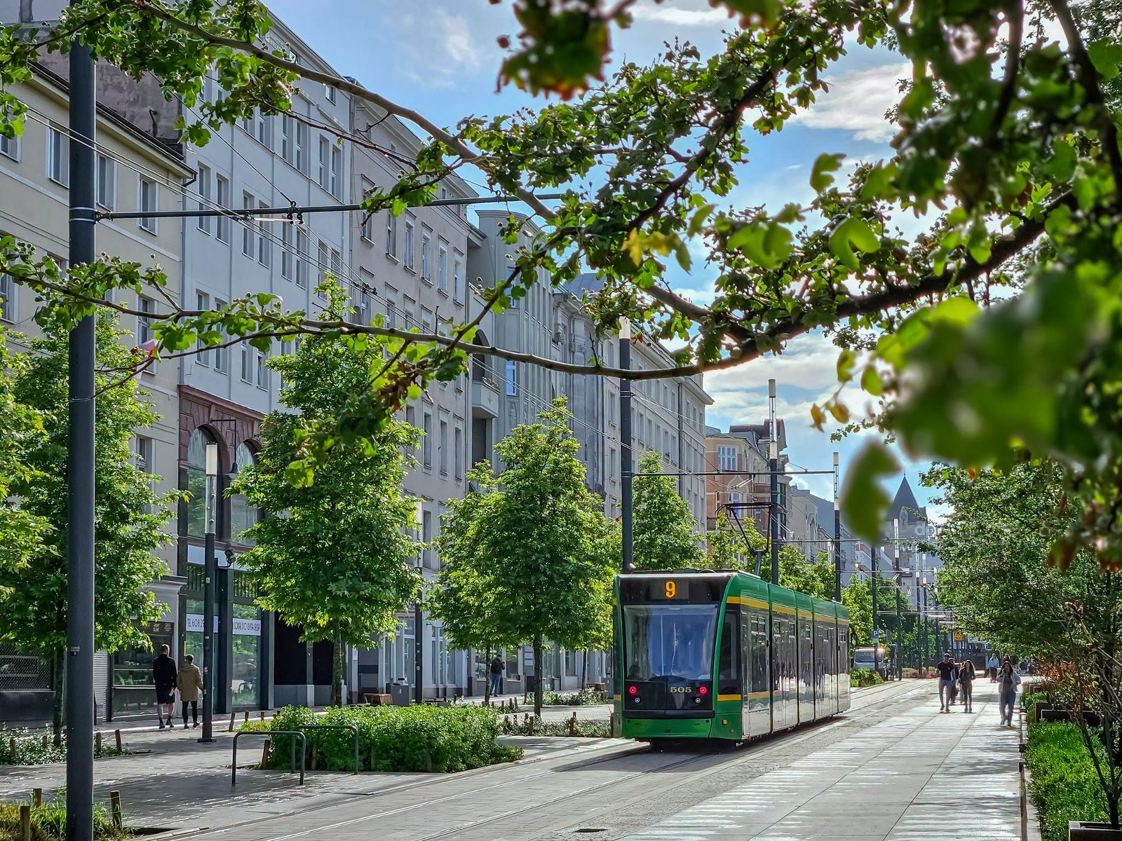 Tramwaj linii nr 9 na ulicy 27 Grudnia