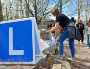 Urzędnicy wzięli się do roboty... czyli jak zawsze wiosną posprzątaliśmy naszą okolicę