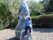 W parku na Podolanach dzieci mogą się powspinać