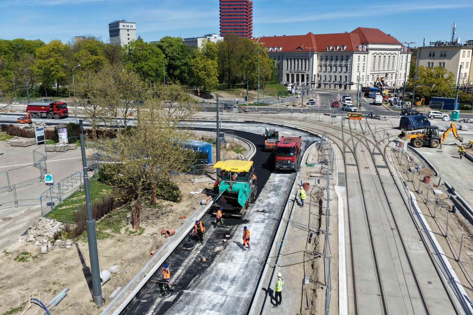 Węzeł Wierzbięcice i układanie nawierzchni