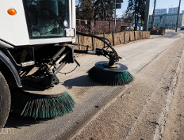 Wiosenne porządki na chodnikach, drogach rowerowych i placach