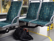 Wysiadając z autobusu lub tramwaju, zabierz swój bagaż!