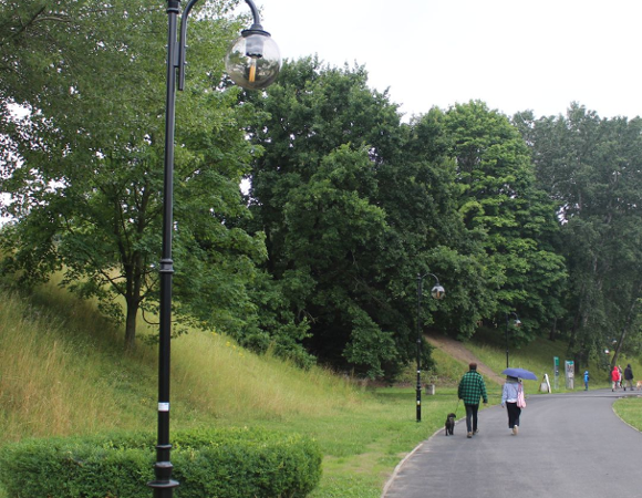 Zakończyła się rozbudowa oświetlenia w Rosarium w Parku Cytadela